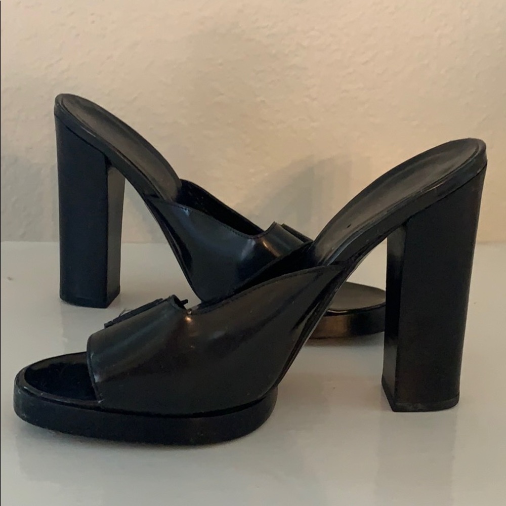 Gucci Black Leather Mid Heels